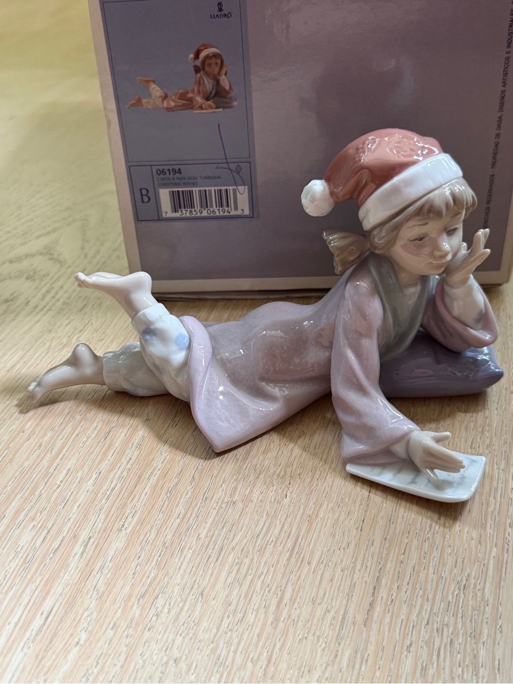 Lladró “Christmas Wishes” RETIRED Figurine / Item # 01006194